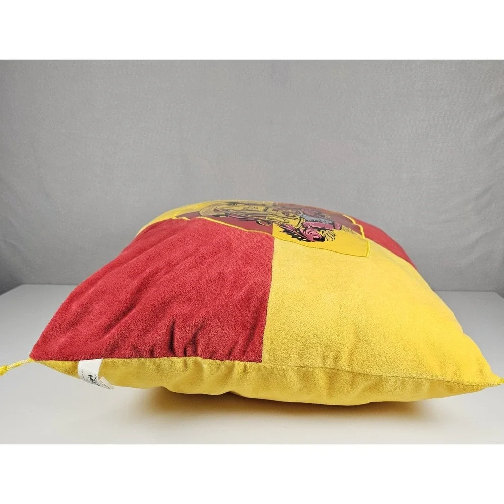Harry Potter‎ Gryffindor Throw Pillow Wizarding World Universal Orlando 16